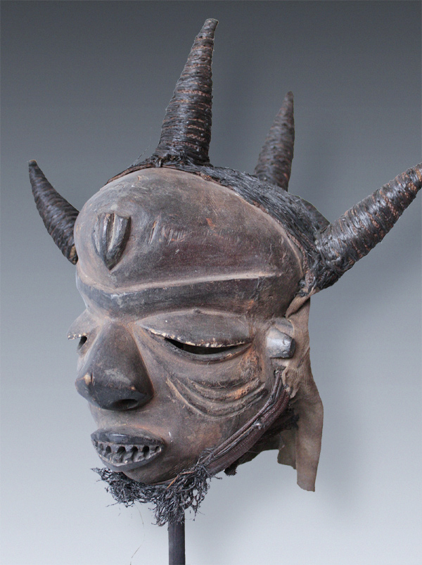 Pumbu Mbuya Maske der Pende occidental Kongo A