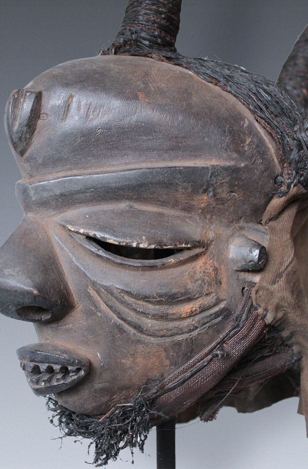 Pumbu Mbuya Maske der Pende occidental Kongo A1