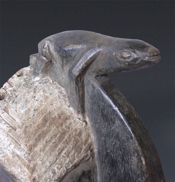 Luba Kifwebe-Maske mit Frosch A1